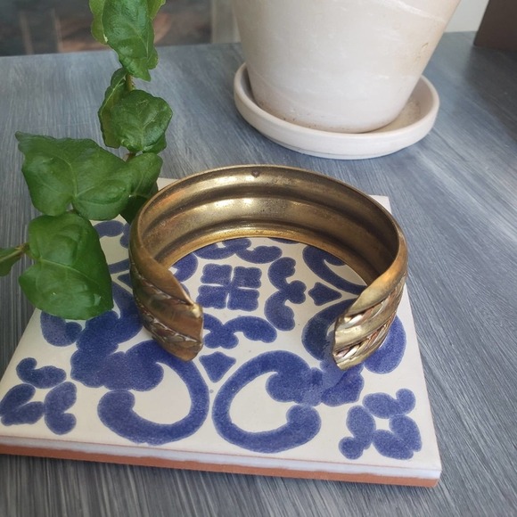 Vintage 1960s brass gold silver tone cuff bracelet - Picture 3 of 4